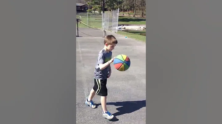 8 Years Old and He can Dunk! - DayDayNews