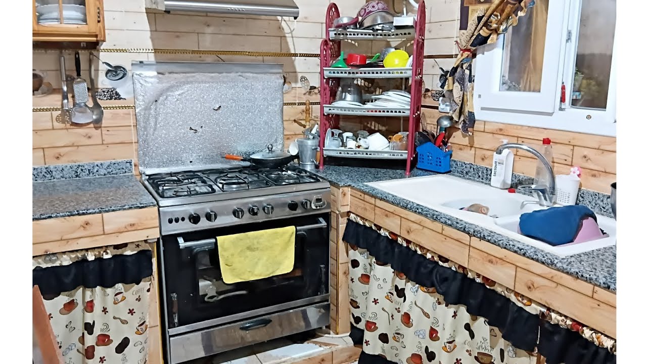 جولة في مطبخي راني كور وعطي لعور 🤣كيراكم شيرات مع الإختبارات شعري ومارانيش نمشطه🤔