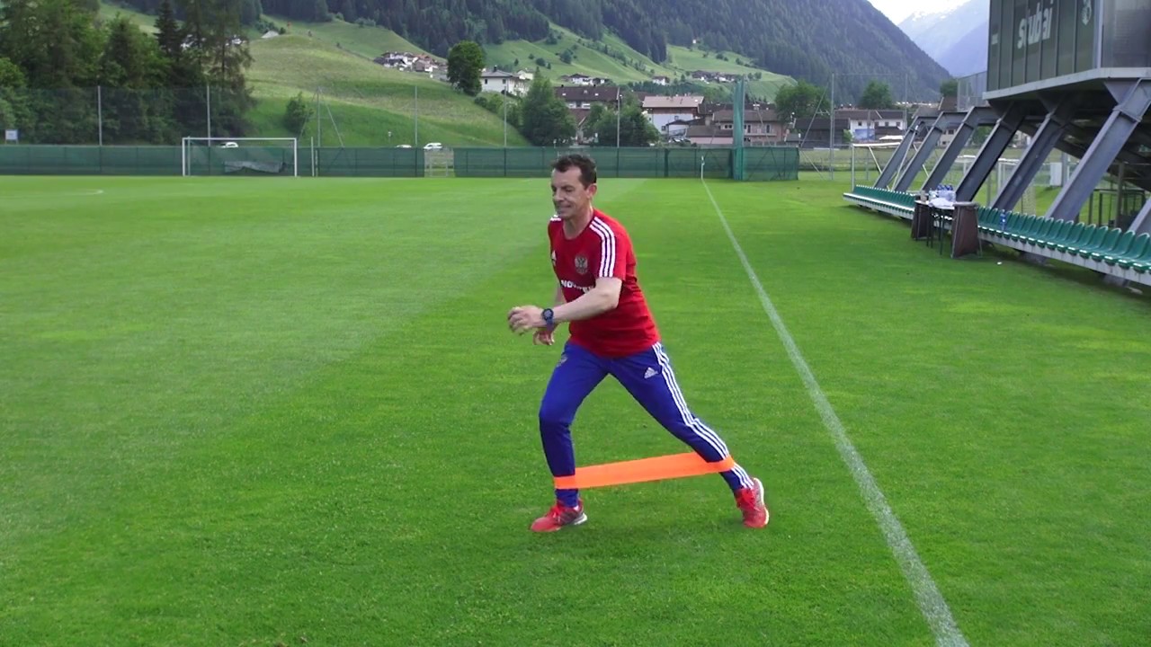 FOOTBALL WORKOUT WITH BLACKROLL® LOOPBAND