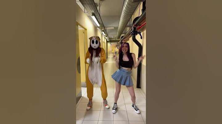 LYNA Y MANDARINA BAILAN "FIESTA EN LA PISCINA" EN EL SHOW LYNIEL