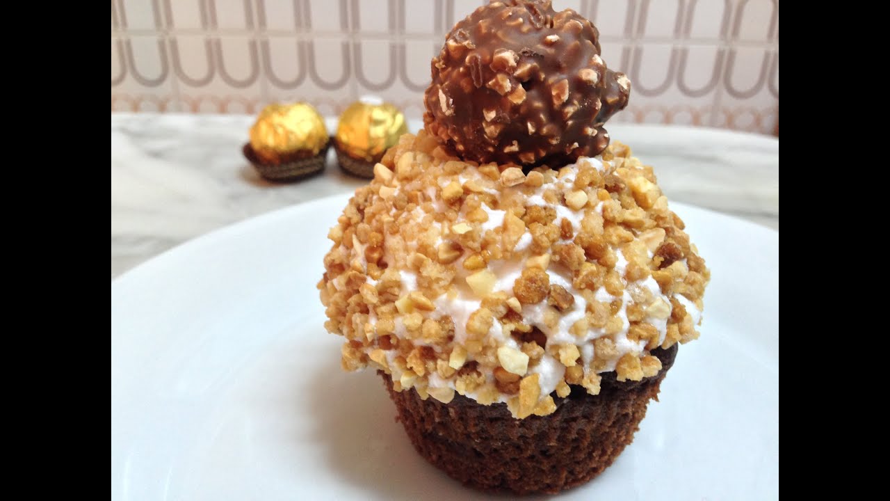 Receta: Cupcake de chocolate con merengue y Ferrero Rocher - Dulces de Estrella (Video receta)