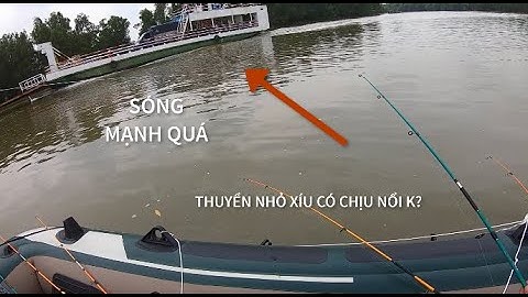 Lấy thuyền hơi đi câu tôm gặp tàu lớn chạy sóng đánh ầm ầm vào thuyền và cái kết...