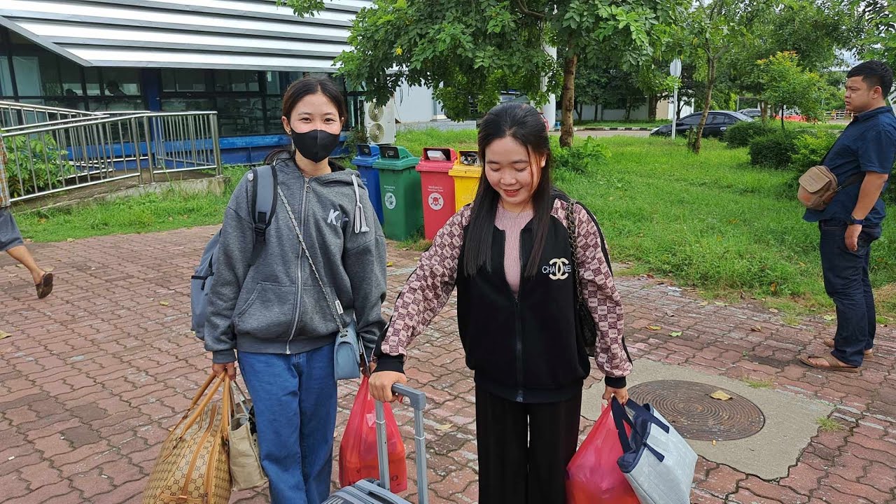 สองเอื้อยน้องเดีนทางไปไทยครั้งแรกรู้สืกตื่นเตั้นหลายๆ