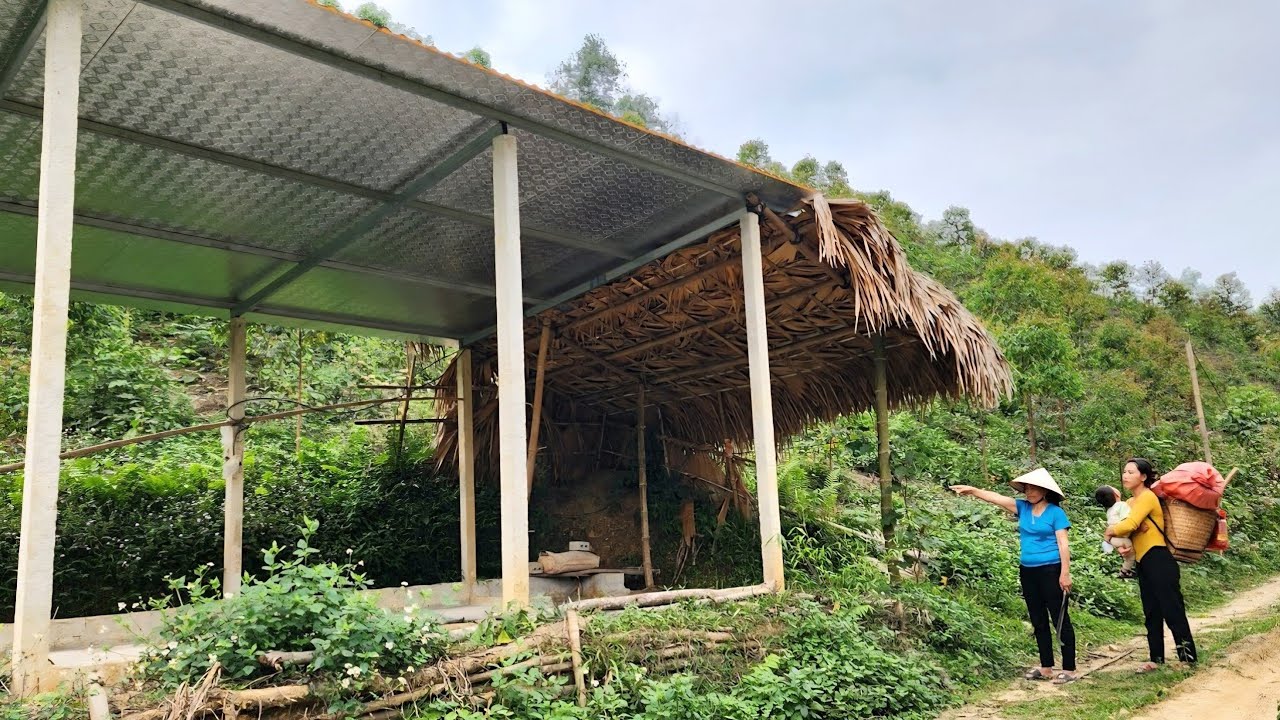 Fortunately, a kind aunt took Ly Phuc Loc. to an abandoned house to stay temporarily.