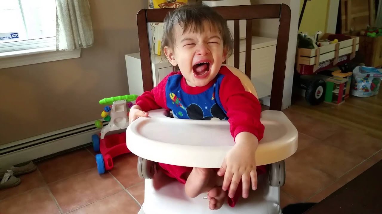 Child with diagnosed Autism eating lunch - YouTube