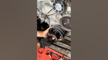 Belt Trick! how to open pulley land rover 300Tdi #engineer #engineering #enginering #engine #shorts