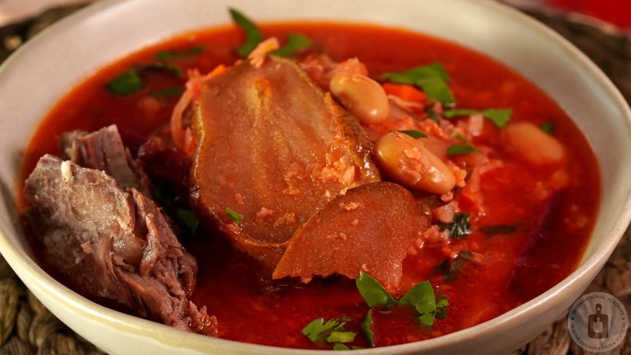 Согреет и порадует вкусом. БОРЩ С ГОВЯДИНОЙ, СУШЁНОЙ ГРУШЕЙ, ПШЕНОМ, ФАСОЛЬЮ И САЛОМ С ЧЕСНОКОМ