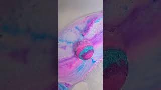 My cotton candy bath bomb from Scentish i love it!😍 xxx #Bathbomb #Bathfizzer #Scentish