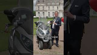 Le scooter de François Hollande adjugé 20.500 euros