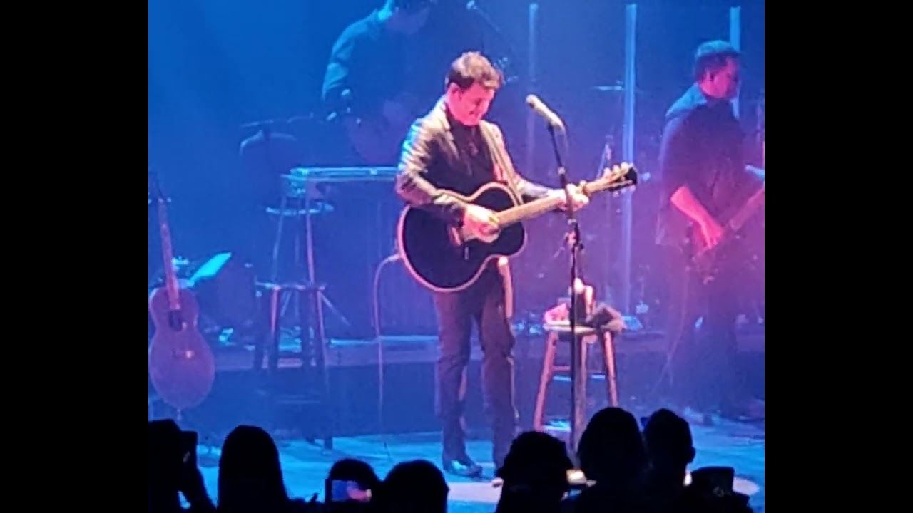 Roch Voisine chante Hélène - cité des Congrès Nantes 22 novembre 2023