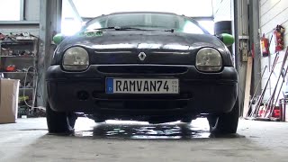 Renault Twingo - Deflating All The Tires