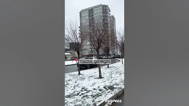 Snow in Tbilisi Georgia 2023 #youtubeshorts #snowfall #snow #თოვლი #winter #winteriscoming
