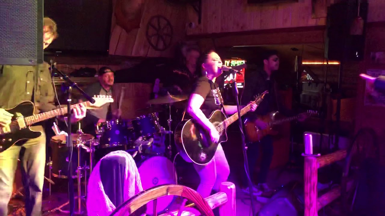 Kelsey Bales at Beavercreek Saloon. - YouTube