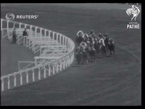 Video: Royal horse racing i Ascot - en parad av ovanliga hattar