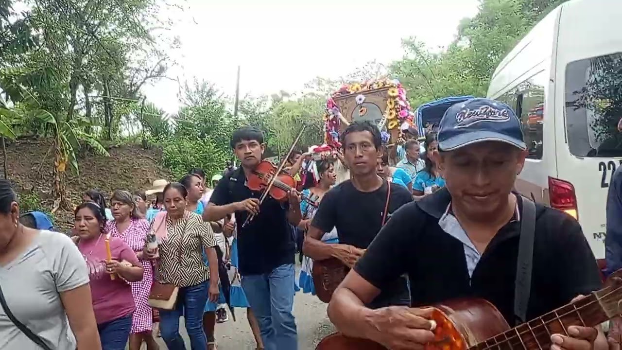 Recorrido de la imagen del padre Jesús hacía la catedral de cristo rey en Huejutla hgo