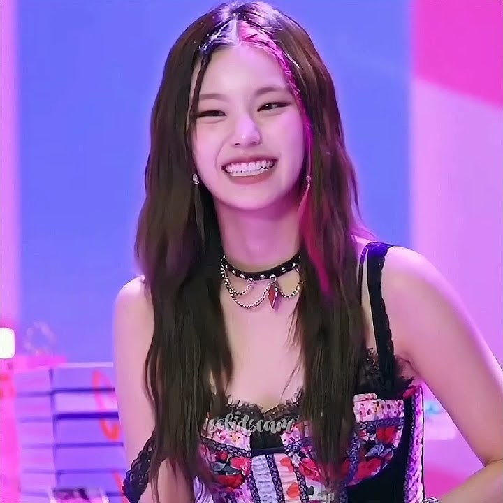 Yeji photo sequences 🥺❤️