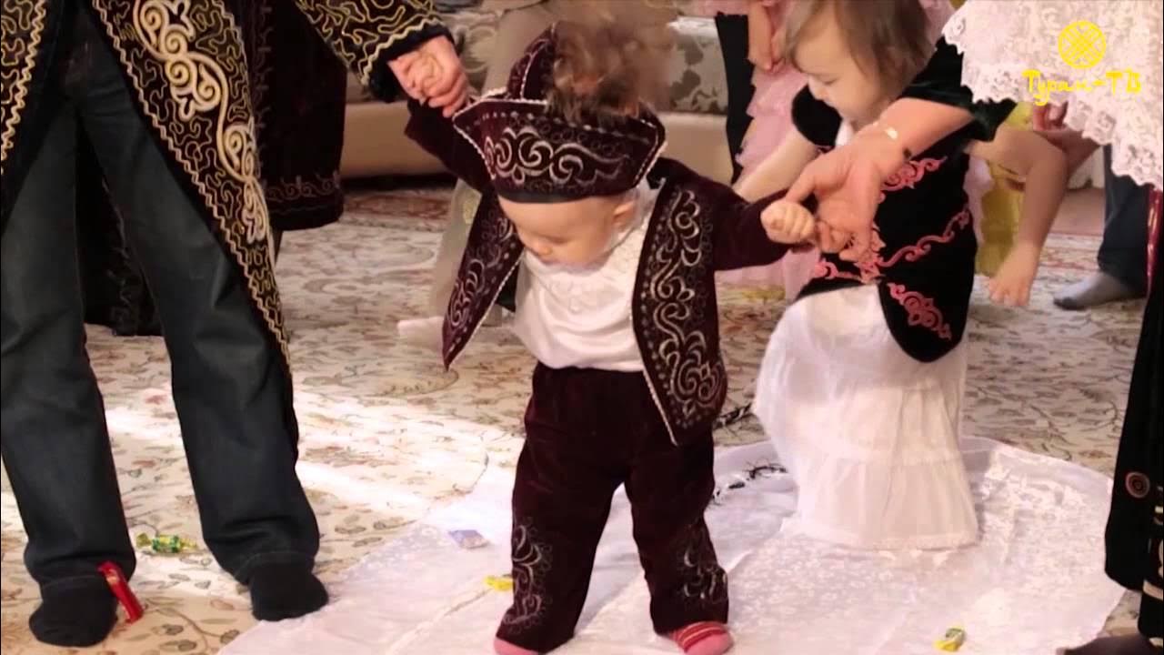 Қара жігіт үлкен жопты трахает