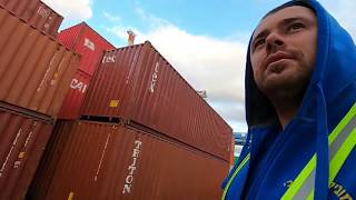 Минусы работы контейнеровозом, часами спускаем пустышки(((