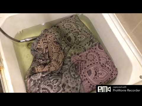 Как чистить подушки из пера в домашних условиях