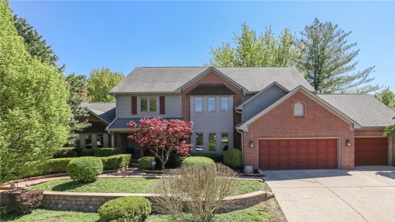 817 Oak Meadows Lane, Greenwood, IN Presented by Hoagland Group.