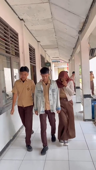 momen lucu ketika cowok pergoki pacarnya lagi pegangan tangan sama temannya ‼️#lucu #kocak #shorts