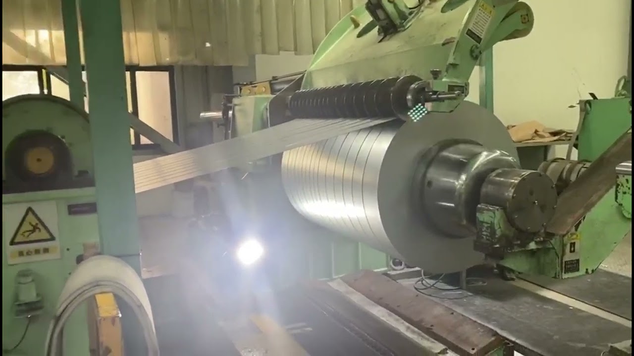 During the steel coil slitting process, we achieve the minimum error to ensure quality