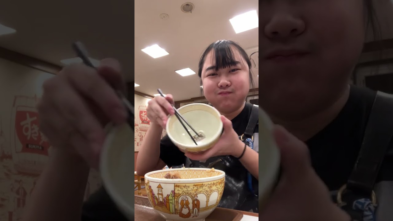 すき家で変な食い方するおっさん