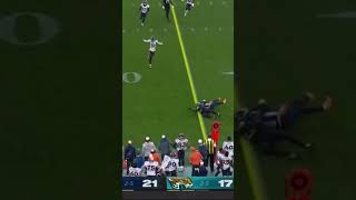 He picked it off with a cast 😮 @espn @NFL @ESPNFans @NFLFilms