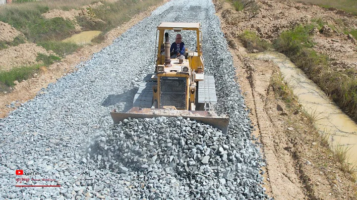 Wonderful technical​ skills road building sturdy foundation paving stones​ komatsu D85E bulldozer