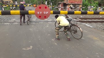 Crazy Man Stuck And Dangerously Crossing Railgate : Deadly Speedy Train Honking Moved Level Crossing
