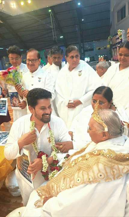 Thousands of people singing “Mubarak ho tumko janamdin tumhara” on Dadi Ji’s 100th Birthday #divine