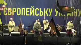 картинка: Dakh Daughters на Євромайдані 08.12.2013 - 