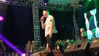 Melu Ambyarr@alun-alun ponorogo mas dory😑