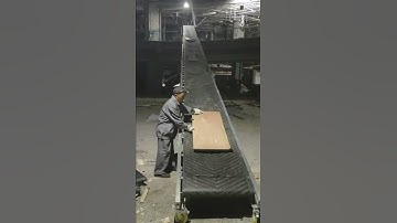 Folding belt conveyor can transport construction material waste, saving time, labor and labor