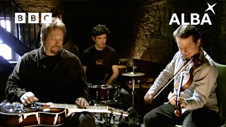 Jerry Douglas, Stuart Duncan & Ronan Browne | Unionhouse Branch | Transatlantic Sessions | BBC ALBA