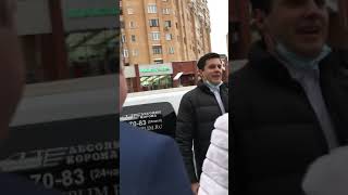 Свадьба: садятся в лимузин