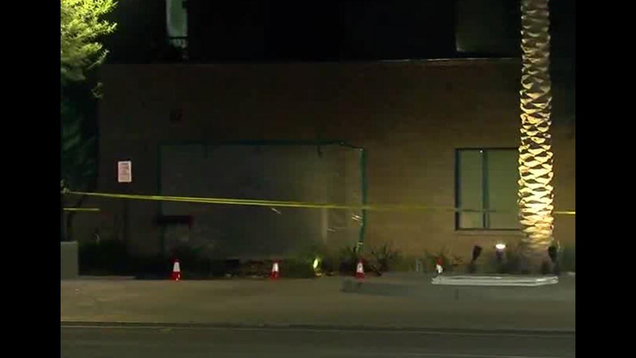 Car crashes into Tempe apartment complex - YouTube