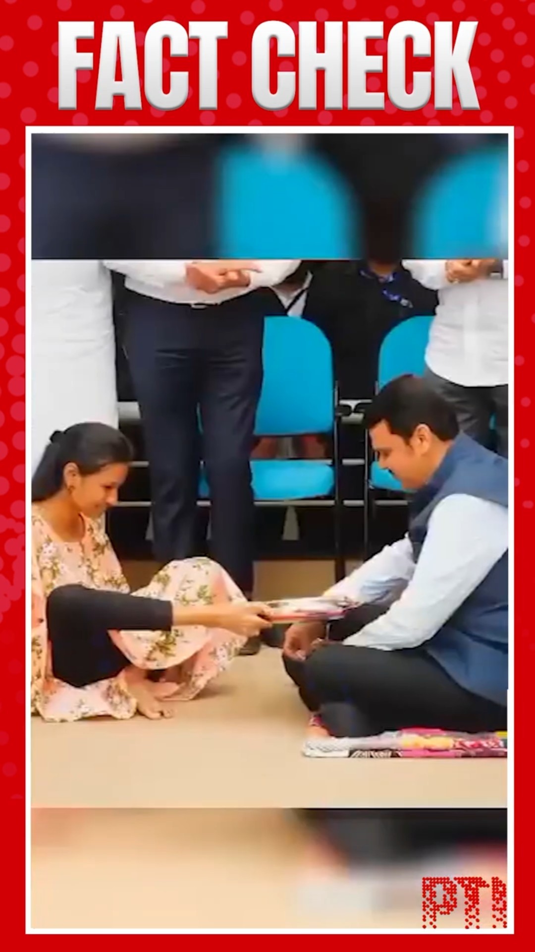 Devendra Fadnavis के दिव्यांग द्वारा पैर के अंगूठे से फडणवीस को तिलक लगाने के वीडियो का क्या है सच?