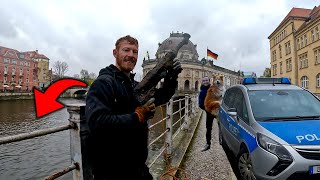 Fishing with a Giant magnet in the center of Berlin: It's Incredible