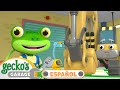La revisión de Eric la retroexcavadora | 🐸 Garaje de Gecko | Carros para niños | Vídeos educativos