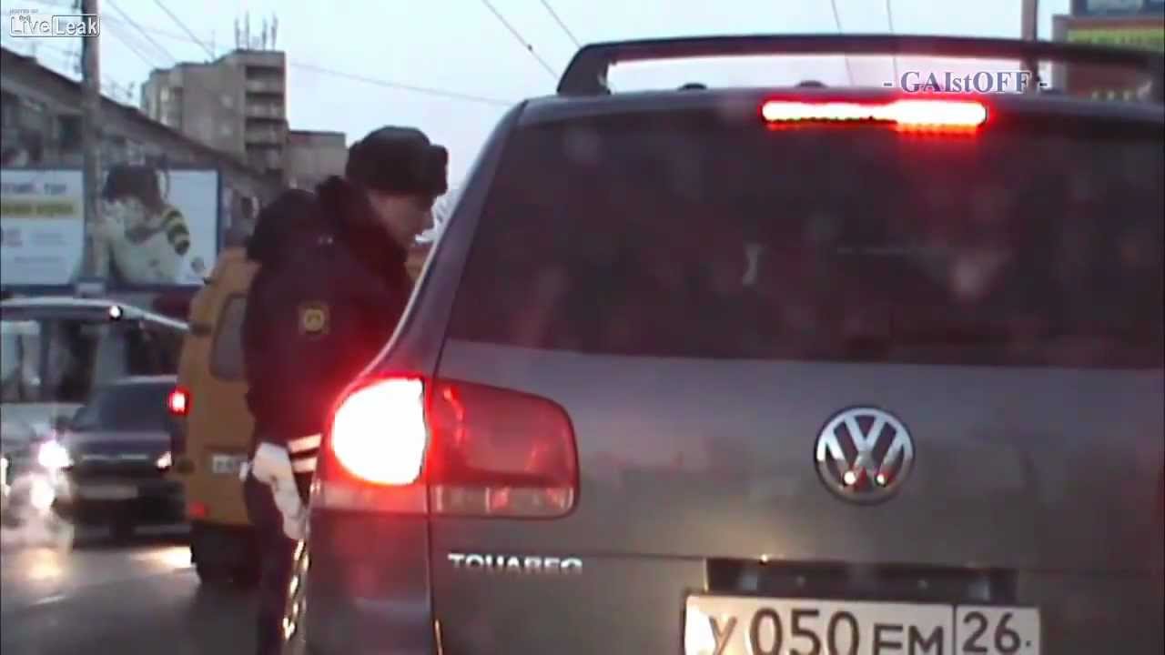 Водитель послал мента и уехал