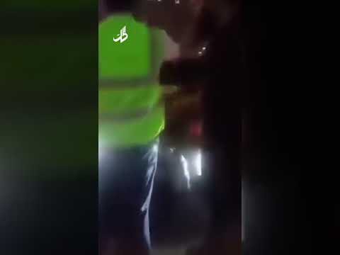 مسؤول استخبارات يتعدى على شرطي مرور نحنا يلي لبسناكم البدلة