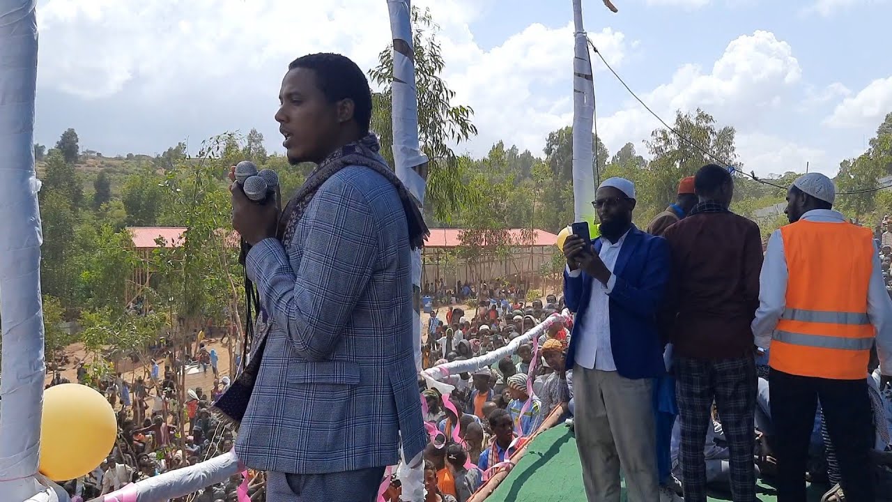 Ustaaz Anas Mahammad /Nashiida fi Dhaamsa  bareeda Majilisa haramaya irraati taasiisee.