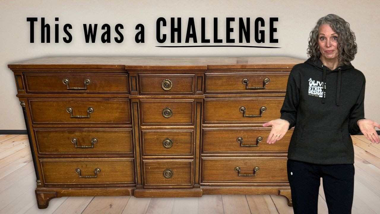 Этот комод чуть меня не разорил. Уф! Изношенному и устаревшему комоду из красного дерева с 12 ящи...