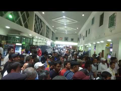 Толпа в Аэропорту Душанбе
