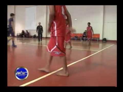 NIÑOS INDIGENAS JUEGAN BASQUETBOL DESCALZOS - YouTube