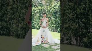 Modern ao dai with a twist 🌸This white bridal áo dài features colorful floral lace-Dream Dresses