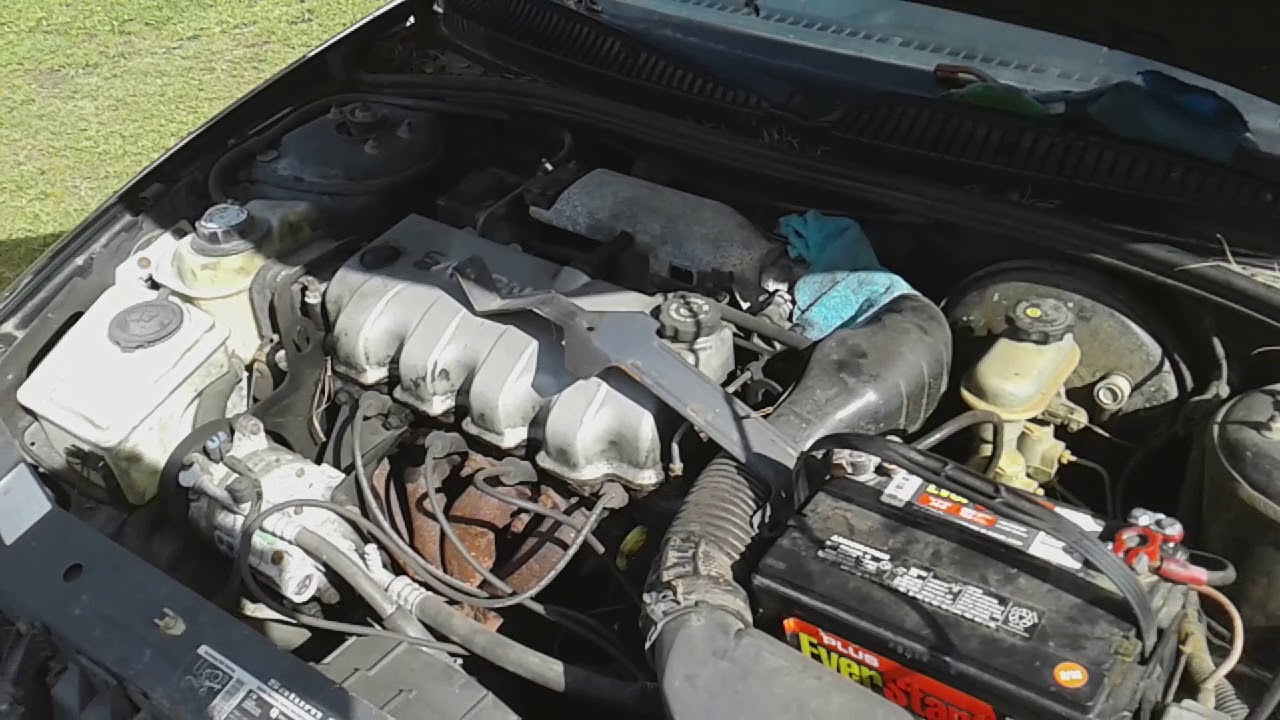 Saturn 2002 sc1 engine start up - YouTube