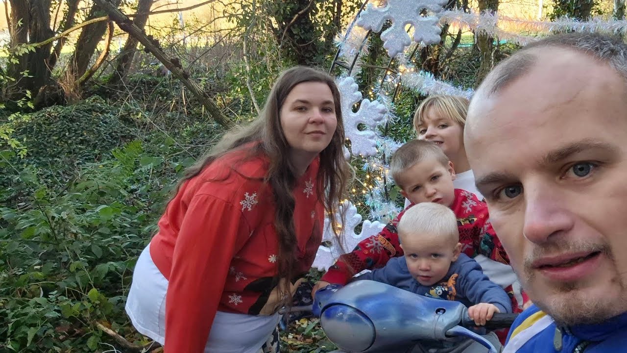 Где живет рождественская магия: исследование мистического зимнего леса в саду Garden King Swadlin...