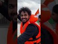 Индусы собрали плот из пластиковых бутылок возле Кремля